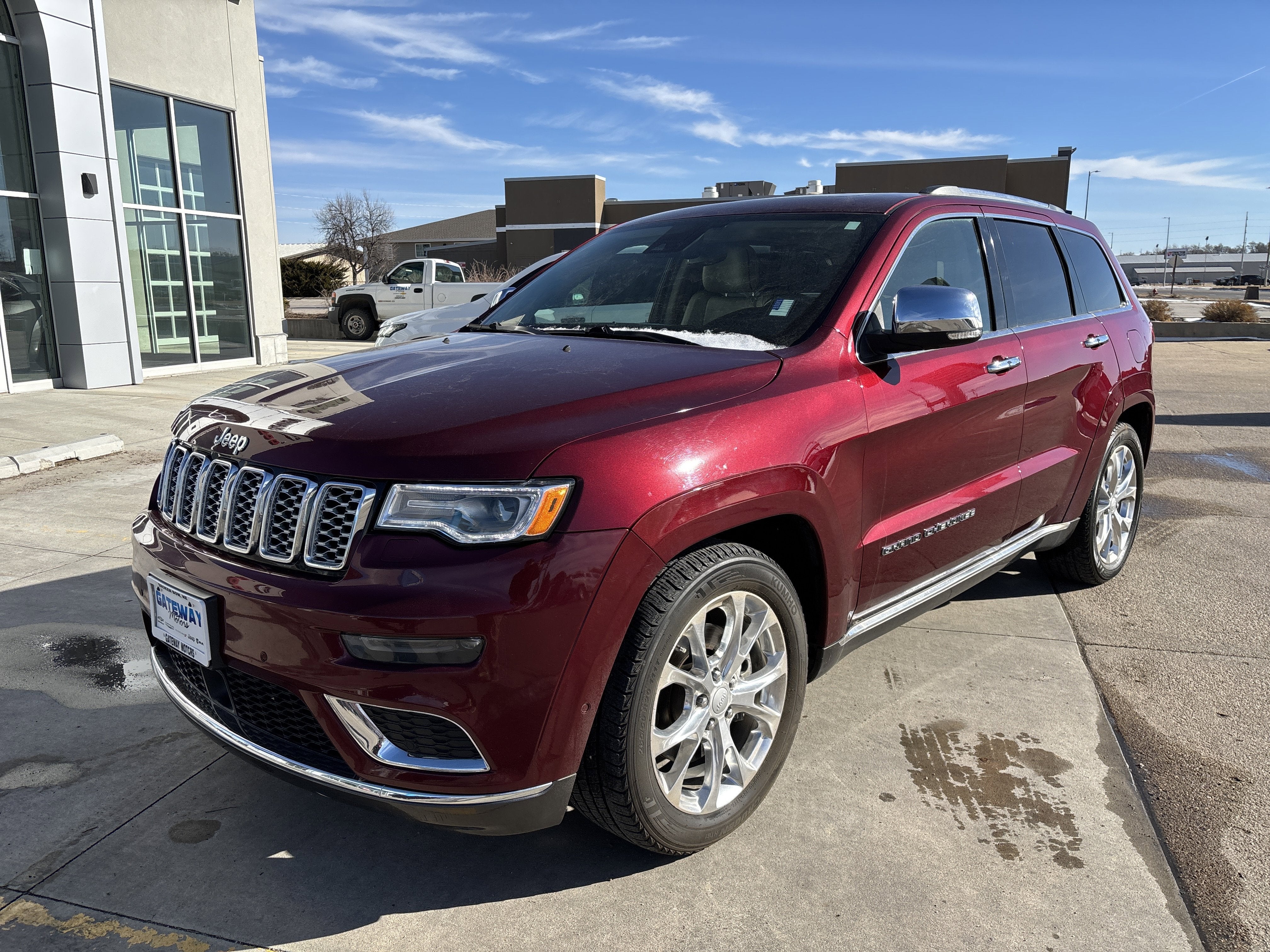 2020 Jeep Grand Cherokee — side profile view