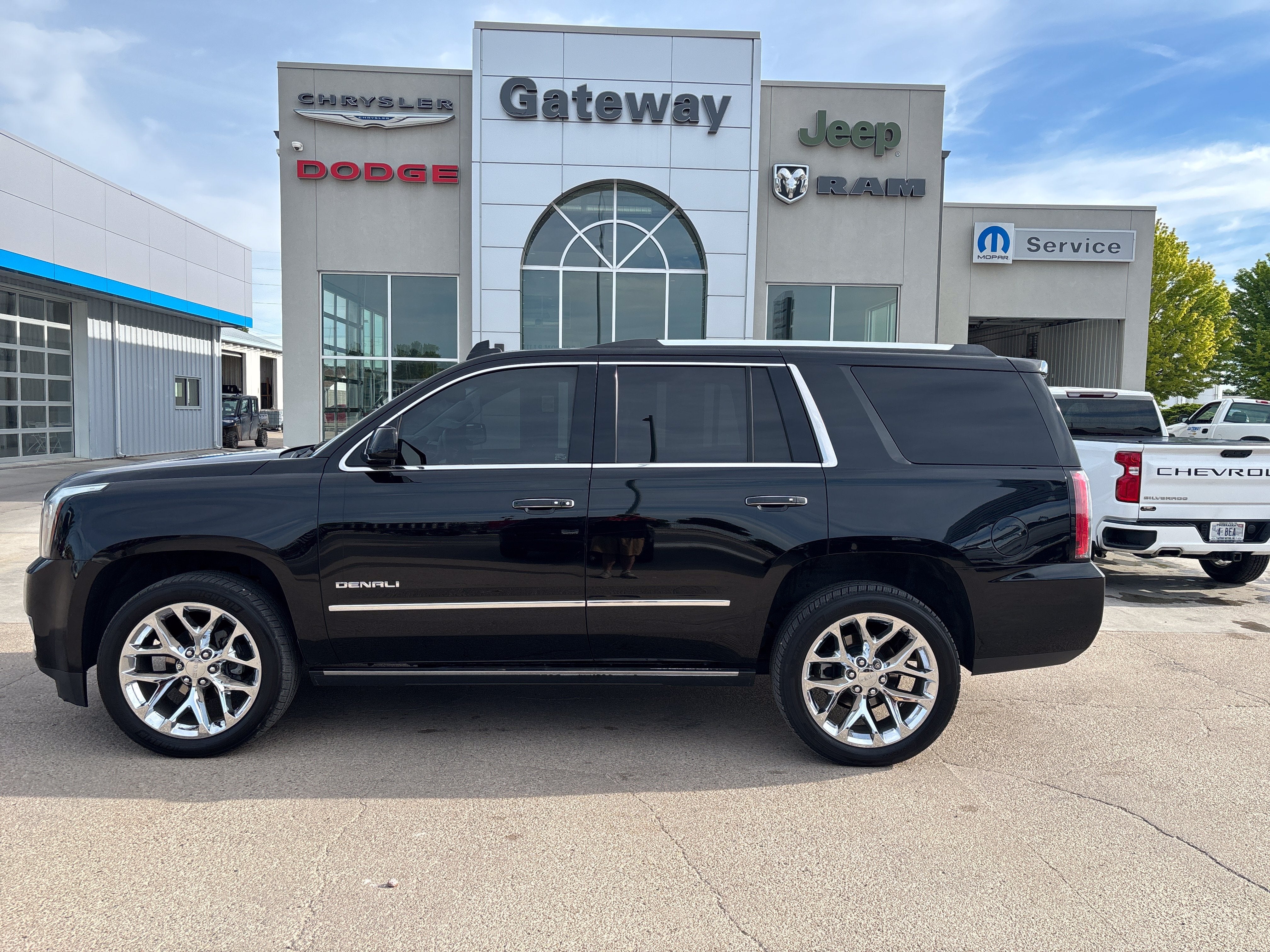 2019 GMC Yukon Denali in Onyx Black — front three-quarter view