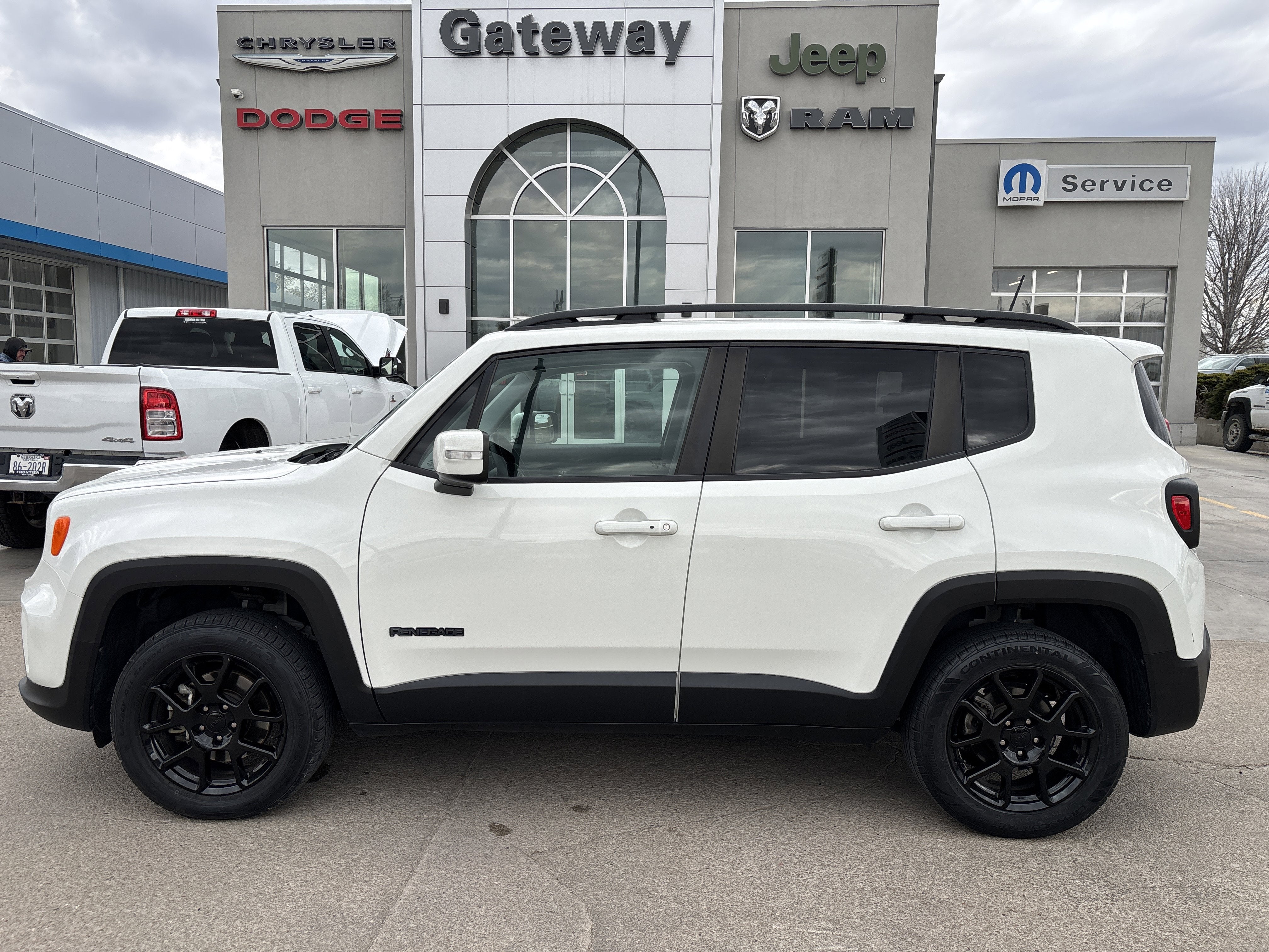 2020 Jeep Renegade Altitude 4x4 in Alpine White Clearcoat — front three-quarter view